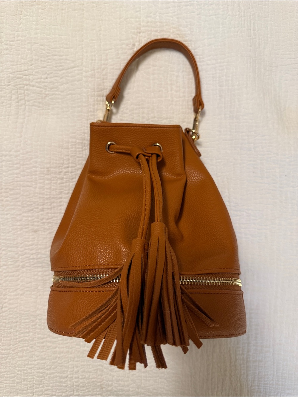 Tassel Drawstring Shoulder Bag in Caramel